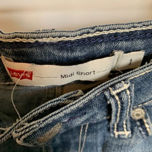 Levi's Midi Jean Short - Picture 3 of 5